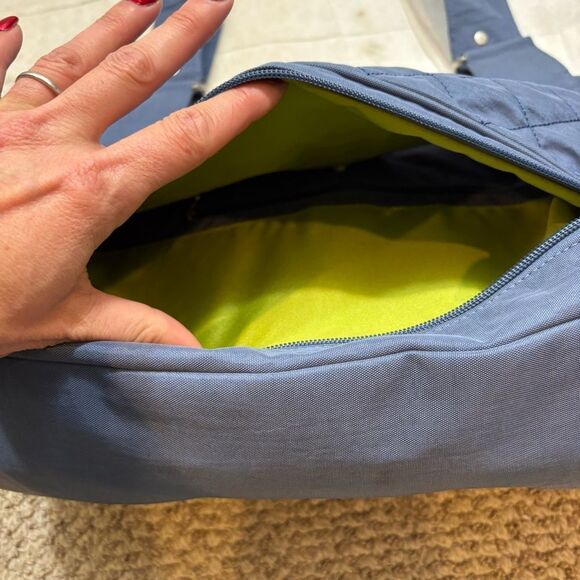 Brand new without Tags Ladies Baggallini Brand Large Blue Quilted Tote Bag - Picture 14 of 16